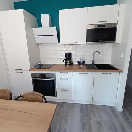 Moderne Avec Climatisation Et Parking Au Coeur De - Fr-1-732-91 Canet-en-Roussillon