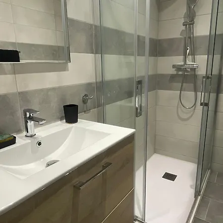 Appartement Moderne Avec Climatisation Et Parking Au Cœur De - Fr-1-732-91